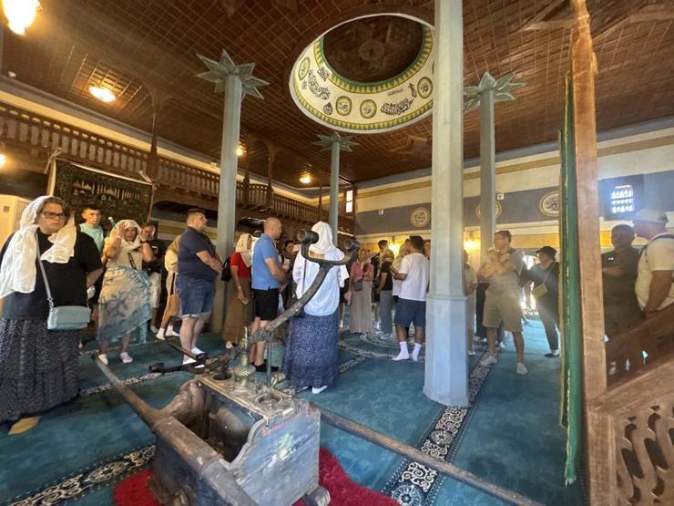 KÜLTÜR, MİMARİ, DOĞA İÇ İÇE: Litvanyalı Turistler Tarihi Köye Hayran Kaldı: Türkiyeye 12 Kez Geldim Fakat Buradan Çok Etkilendim