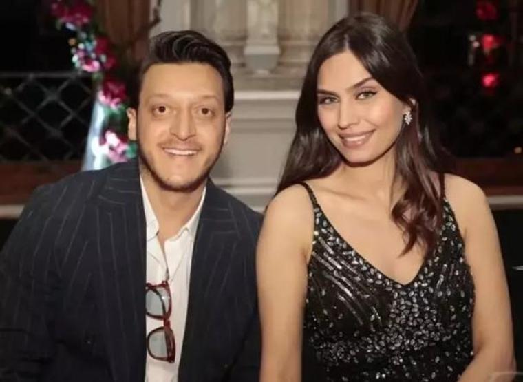 Amine Gülşe Sessizliğini Bozdu “Mesut Özil Bana Asla Yasak Koymaz”
