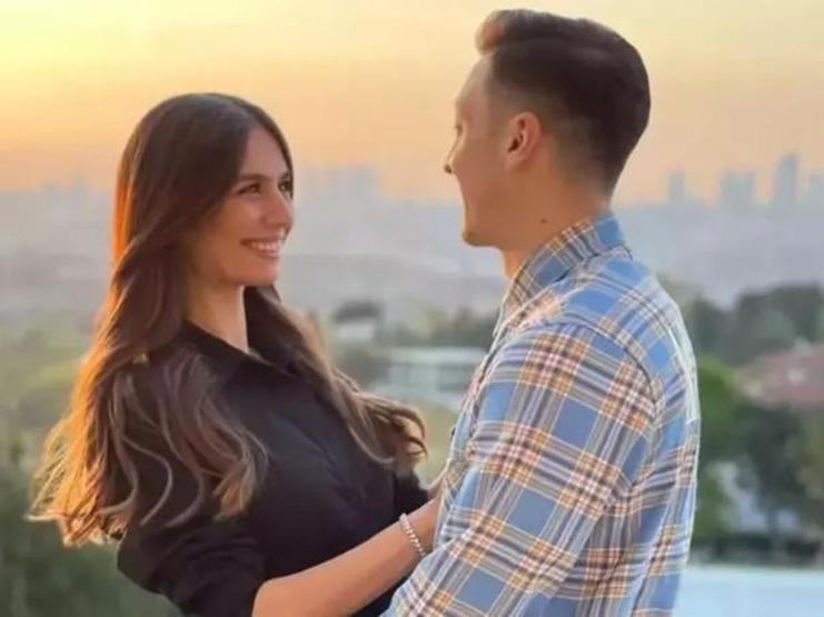 Amine Gülşe Sessizliğini Bozdu “Mesut Özil Bana Asla Yasak Koymaz”