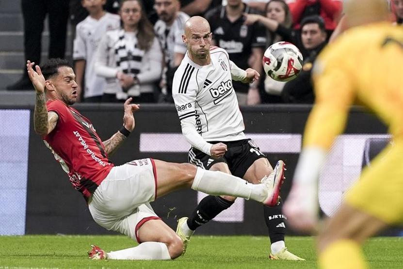 Nihat Kahveciden Beşiktaşa sert eleştiri: Ole döneminden gelişmiş ne var