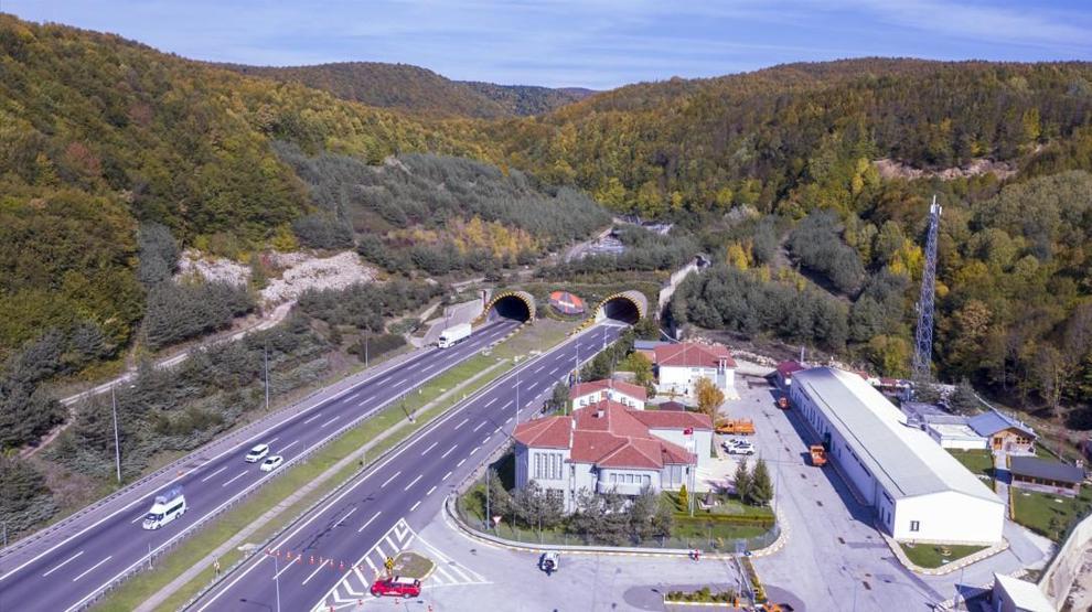 Bolu Dağı’nda Sonbahar Büyüsü Sürücüler Renk Cümbüşü İçinde Yolculuk Ediyor