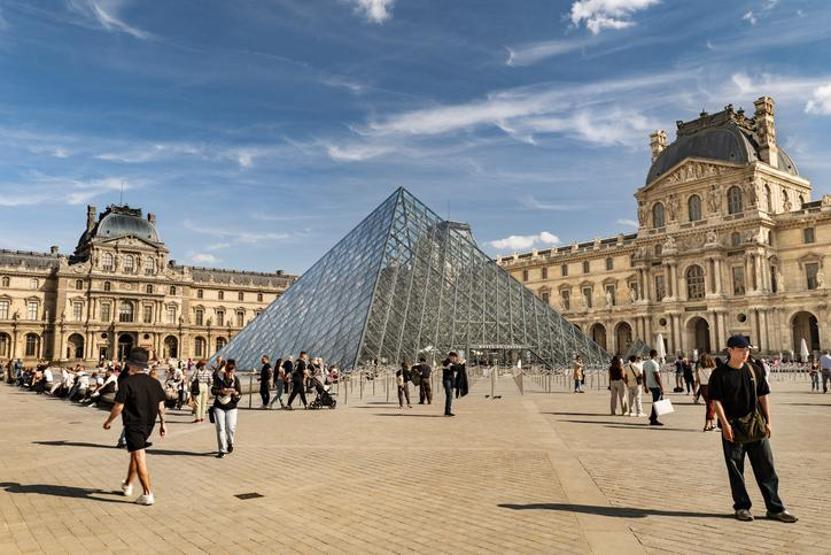 Louvre’da film gibi soygun: 7 dakikada neler yaşandı İşte tüm bilinenler…