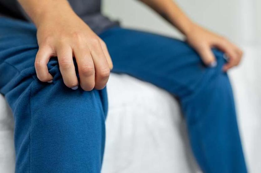 Geceleri Uykudan Uyandıran Ağrılara Neden Olabilir Bacaklarınızdaki Bu Belirtilere Dikkat “Kendiliğinden Geçer” Diyerek İhmal Etmeyin...