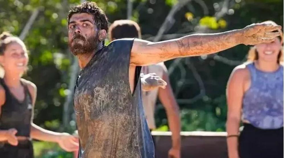 Survivor Yiğit Poyraz ve Yasmin Erbil Aşk Dedikodularına Noktayı Koydu Aşk Dolu Paylaşım Geldi