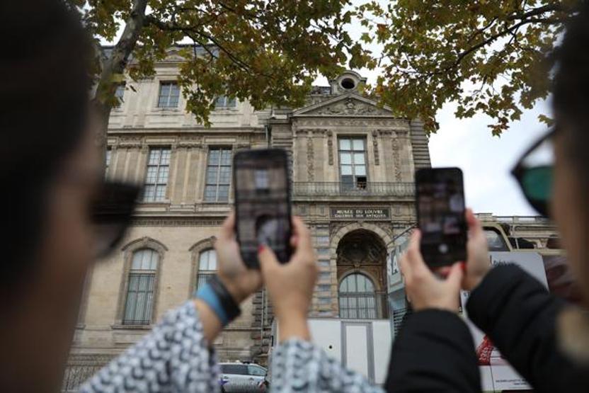 Fransayı sarsan soygun Louvre Müzesinden çalınan eserlerin değeri belli oldu