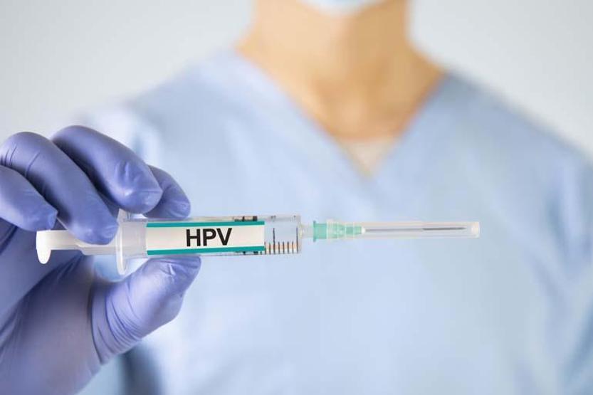 KANSERDEN KORUYOR Hem Kadınlar Hem de Erkekler İçin Hayati Önemi Var: HPV Aşısı