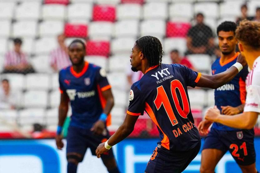 Başakşehir galibiyeti hatırladı, Antalyaspor’un hasreti bitmedi