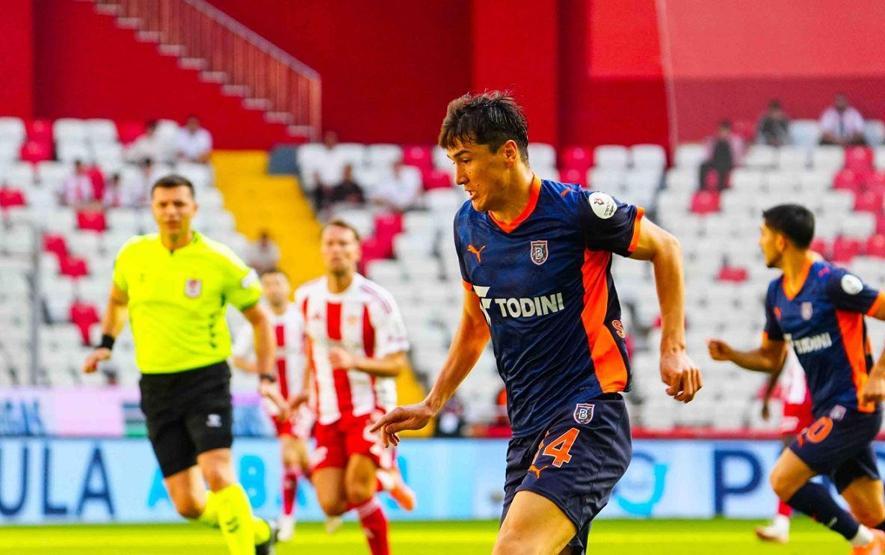 Başakşehir galibiyeti hatırladı, Antalyaspor’un hasreti bitmedi