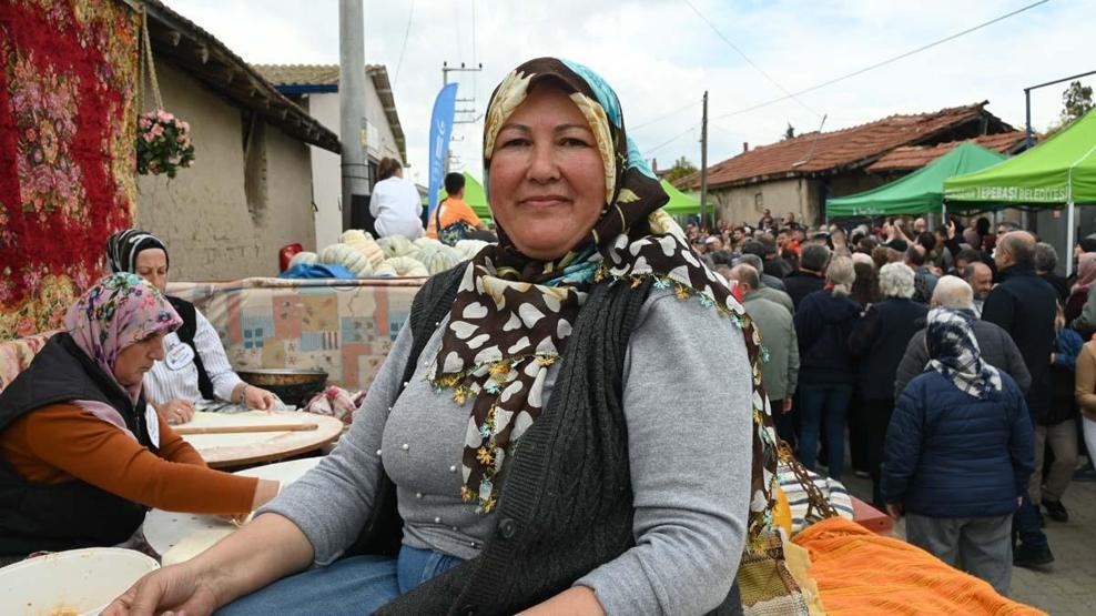 Kızılinlerde yapılan bal kabaklı gözleme ilginç lezzeti ile dikkat çekiyor