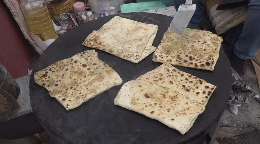 Kızılinlerde yapılan bal kabaklı gözleme ilginç lezzeti ile dikkat çekiyor