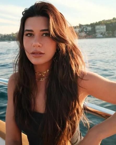 Sibil Çetinkaya’dan sağlık durumu açıklaması: “10 gündür hastanedeyim, hâlâ zorlanıyorum”