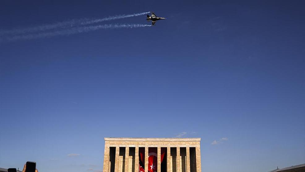 SOLOTÜRK, Türkiye Cumhuriyetinin 102. kuruluş yıl dönümünde nefes kesti