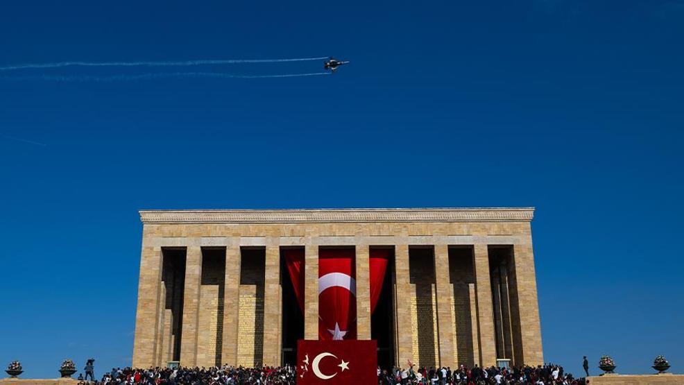 SOLOTÜRK, Türkiye Cumhuriyetinin 102. kuruluş yıl dönümünde nefes kesti