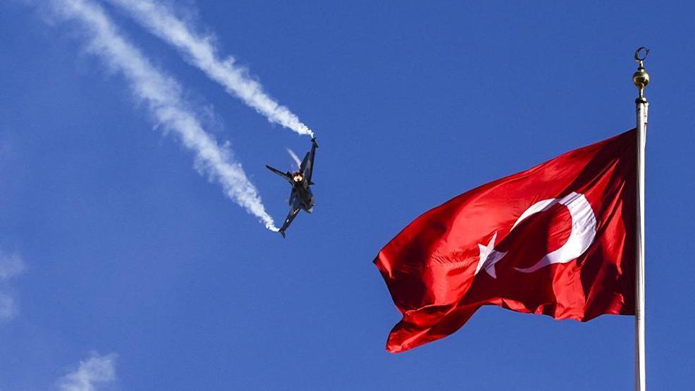 SOLOTÜRK, Türkiye Cumhuriyetinin 102. kuruluş yıl dönümünde nefes kesti