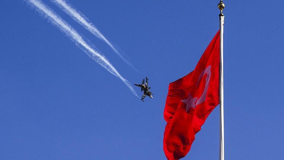 SOLOTÜRK, Türkiye Cumhuriyetinin 102. kuruluş yıl dönümünde nefes kesti