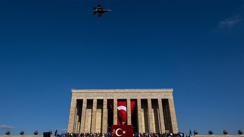 SOLOTÜRK, Türkiye Cumhuriyetinin 102. kuruluş yıl dönümünde nefes kesti