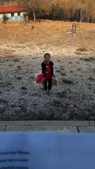 Konyada 1 öğretmenli, 1 öğrencili okulda 29 Ekim töreni