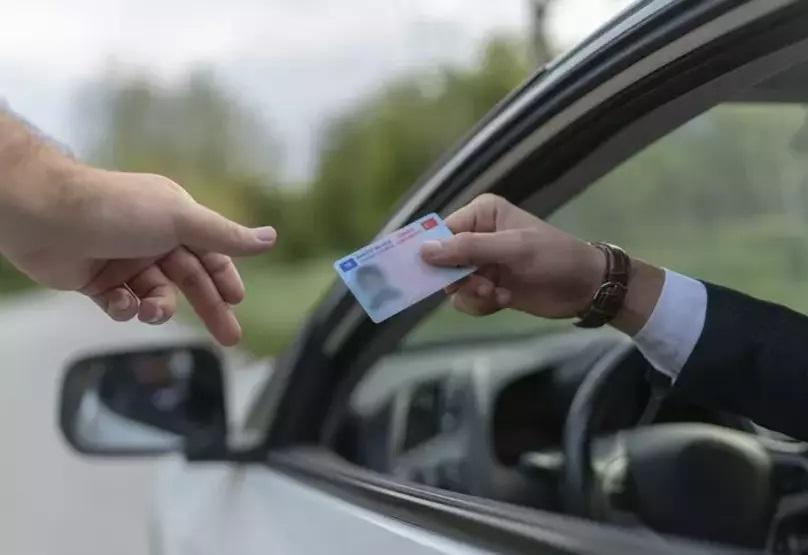 Ehliyet yenileme ücreti ne kadar, kaç TL, gerekli belgeler neler Dikkat ehliyetini yenilemeyenler 7.438 TL ödeyecek 2025 EHLİYET YENİLEME ÜCRETİ