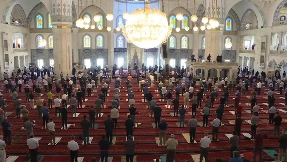 RESİMLİ CUMA MESAJLARI 31 EKİM 2025 | Anne, baba, eş ve sevgiliye özel dualı, hadisli, kısa - uzun, resimli cuma mesajları TIKLA-İNDİR