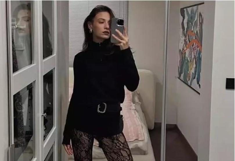 Serenay Sarıkaya’ya Benzerliğiyle Gündem Olan Sümeyye Aydoğan, Sevgilisi Atakan Hoşgören ile Galada Görüntülendi