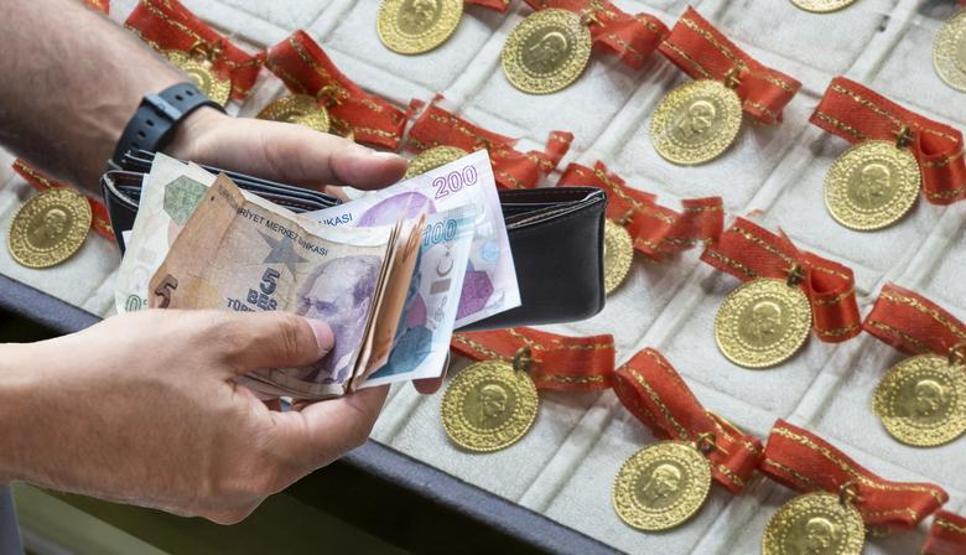 Gram Altın Fiyatı Düşüşte: Merkez Bankasının Altın Hamlesi Piyasayı Nasıl Etkiliyor