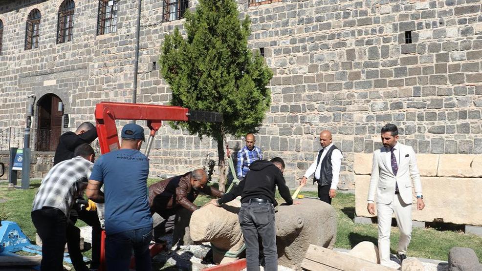 DÜNYANIN İLK EMOJİSİ: 1934’ten günümüze: Askerin telaşı taşa kazındı