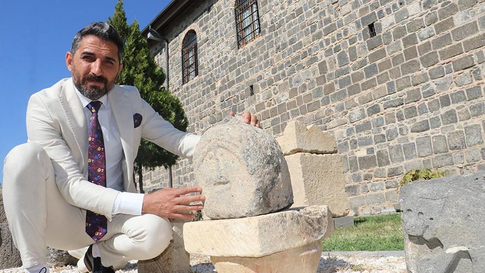 DÜNYANIN İLK EMOJİSİ: 1934’ten günümüze: Askerin telaşı taşa kazındı