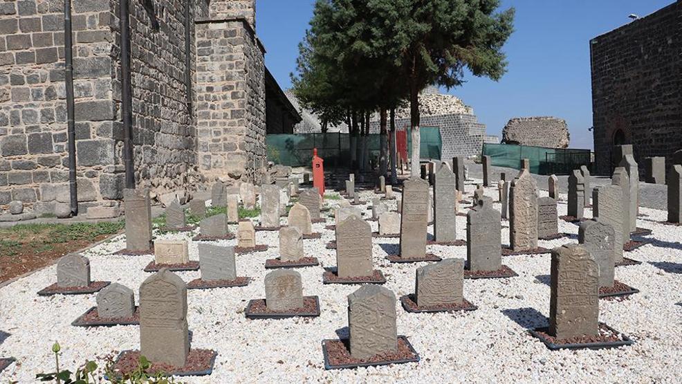 DÜNYANIN İLK EMOJİSİ: 1934’ten günümüze: Askerin telaşı taşa kazındı