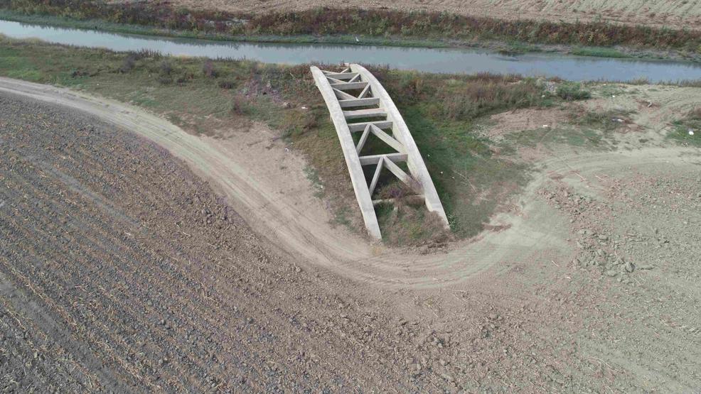 Fotoğraflar Seyhan Baraj Gölünden: Sular çekilince eski köprü gün yüzüne çıktı