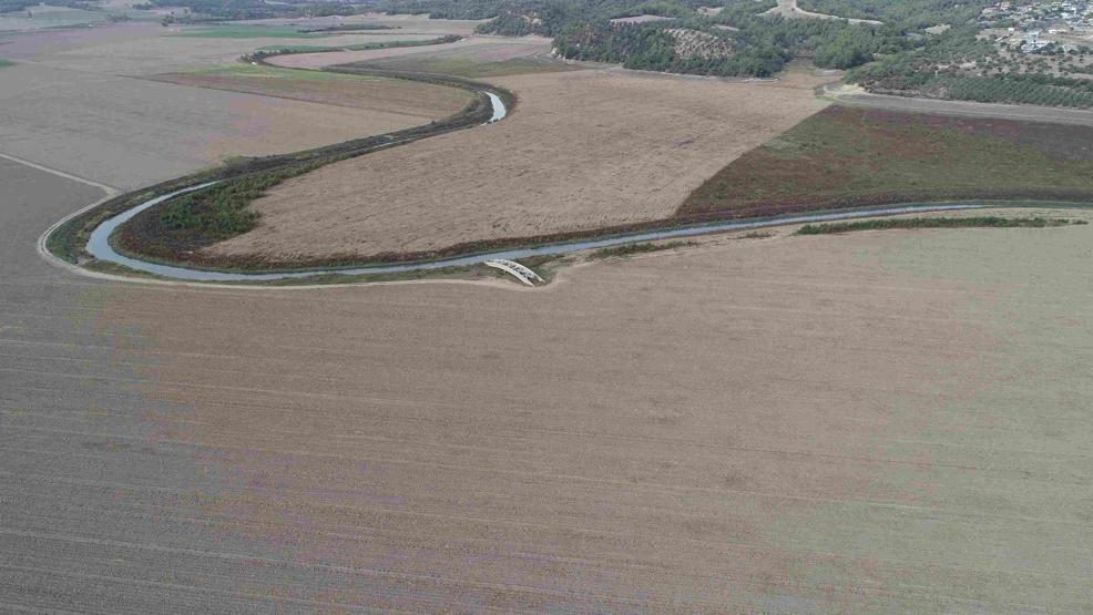 Fotoğraflar Seyhan Baraj Gölünden: Sular çekilince eski köprü gün yüzüne çıktı
