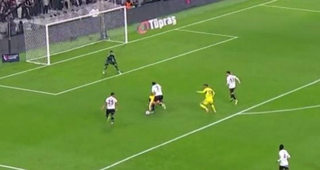 Beşiktaş - Fenerbahçe derbisinin tartışmalı pozisyonları incelendi: 2 net penaltı
