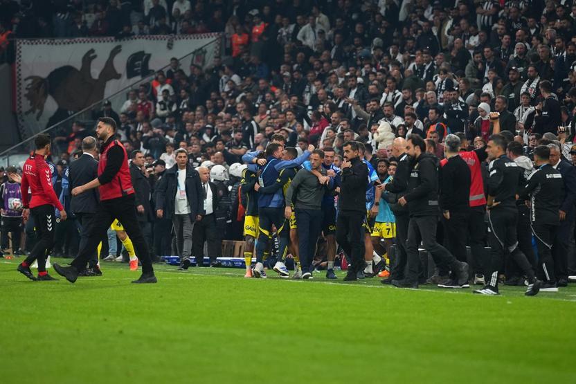 Beşiktaş - Fenerbahçe derbisinin tartışmalı pozisyonları incelendi: 2 net penaltı