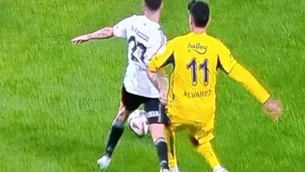 Beşiktaş - Fenerbahçe derbisinin tartışmalı pozisyonları incelendi: 2 net penaltı