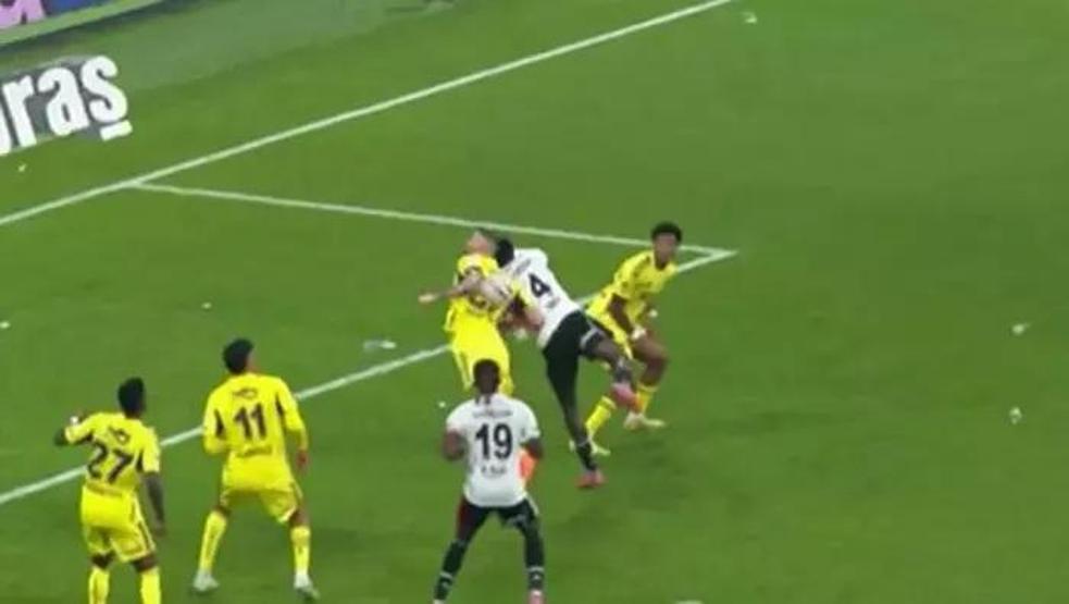 Beşiktaş - Fenerbahçe derbisinin tartışmalı pozisyonları incelendi: 2 net penaltı