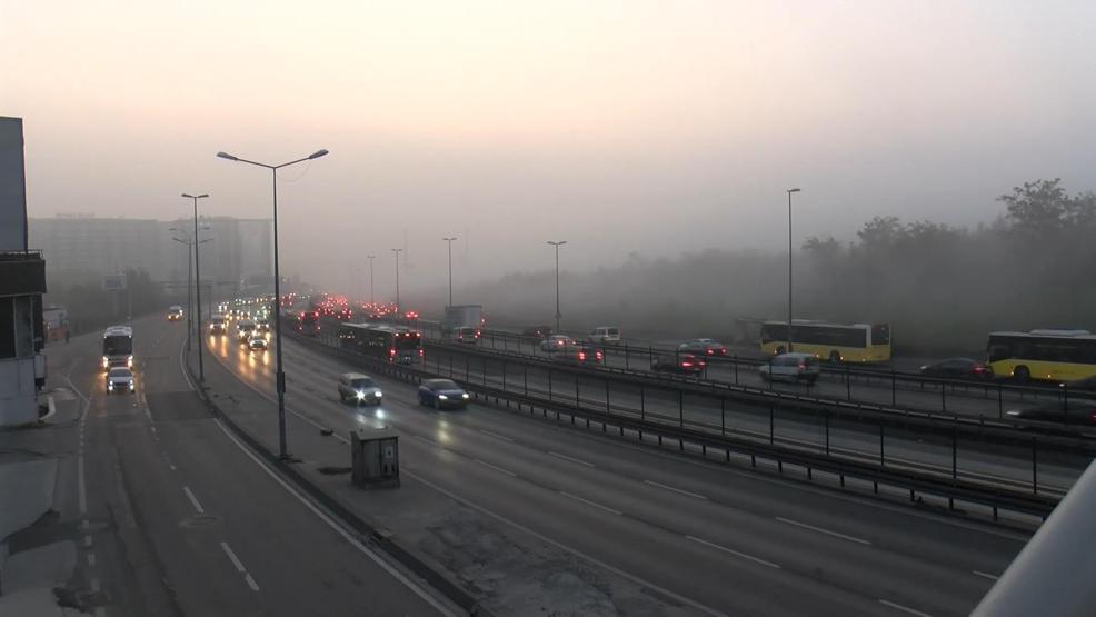 Göz gözü görmüyor İstanbulda sis etkili oldu