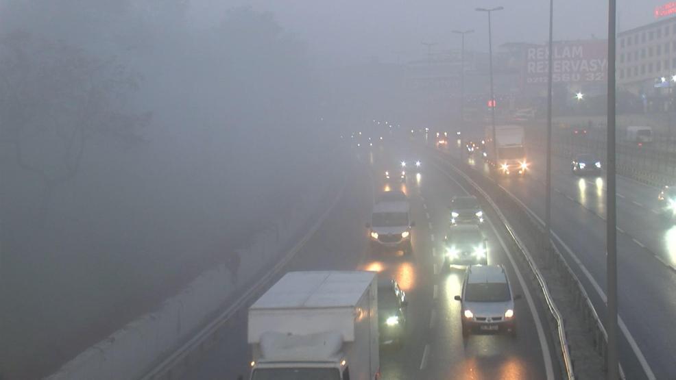 Göz gözü görmüyor İstanbulda sis etkili oldu