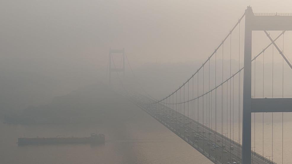Göz gözü görmüyor İstanbulda sis etkili oldu