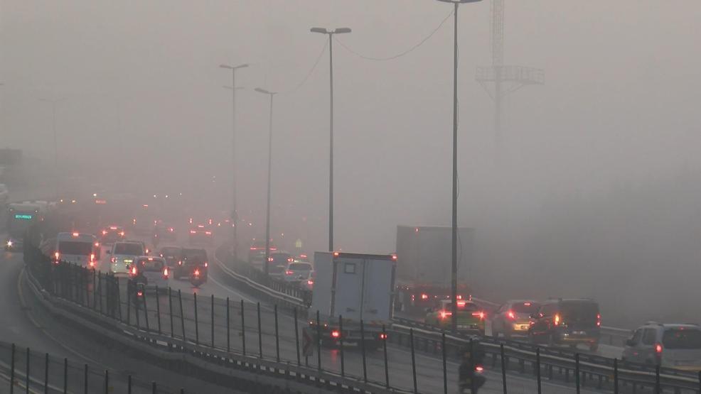 Göz gözü görmüyor İstanbulda sis etkili oldu