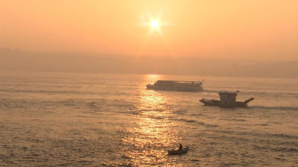 Göz gözü görmüyor İstanbulda sis etkili oldu