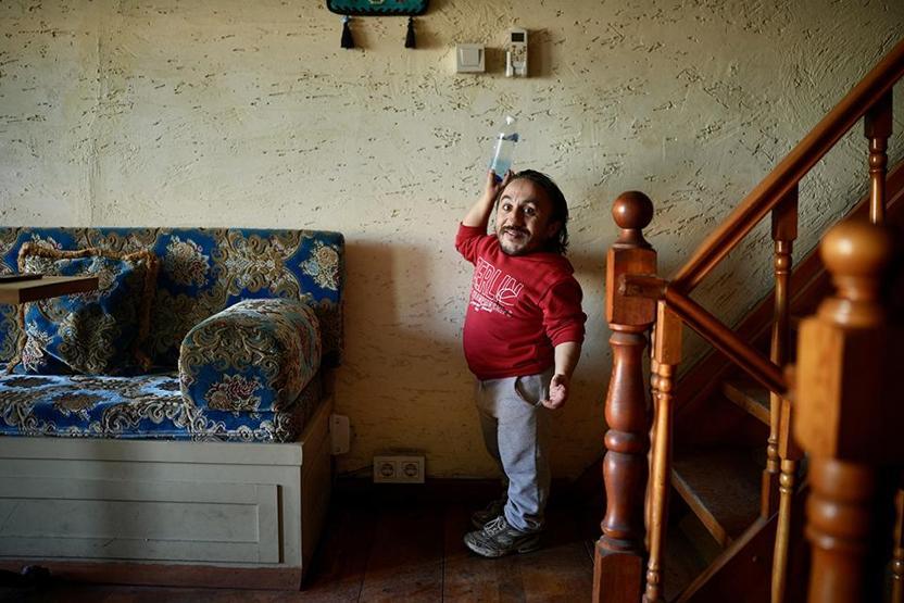 Akran zorbalığını yenen YouTuber Rıdvan Çelikin ilham veren başarı hikayesi: 1.80liklerin yapamadığını ben yaptım