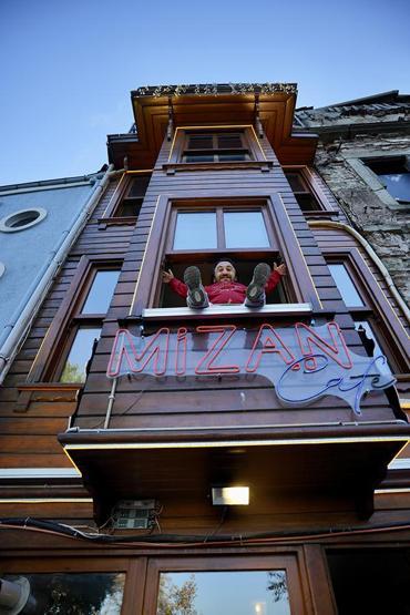 Akran zorbalığını yenen YouTuber Rıdvan Çelikin ilham veren başarı hikayesi: 1.80liklerin yapamadığını ben yaptım