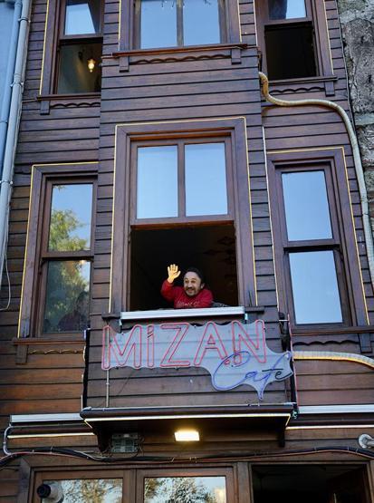 Akran zorbalığını yenen YouTuber Rıdvan Çelikin ilham veren başarı hikayesi: 1.80liklerin yapamadığını ben yaptım