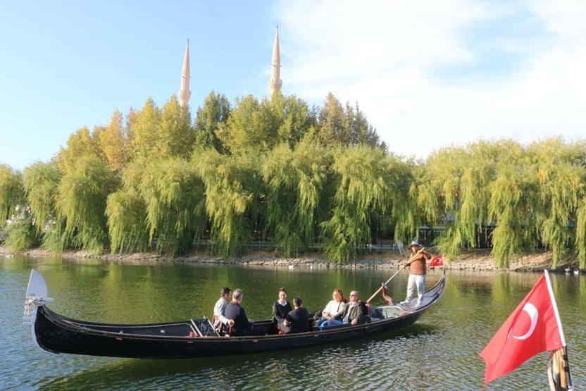 Kapadokya’da Kızılırmak Nehri’nde Gondol Keyfi Yoğun Talep Var