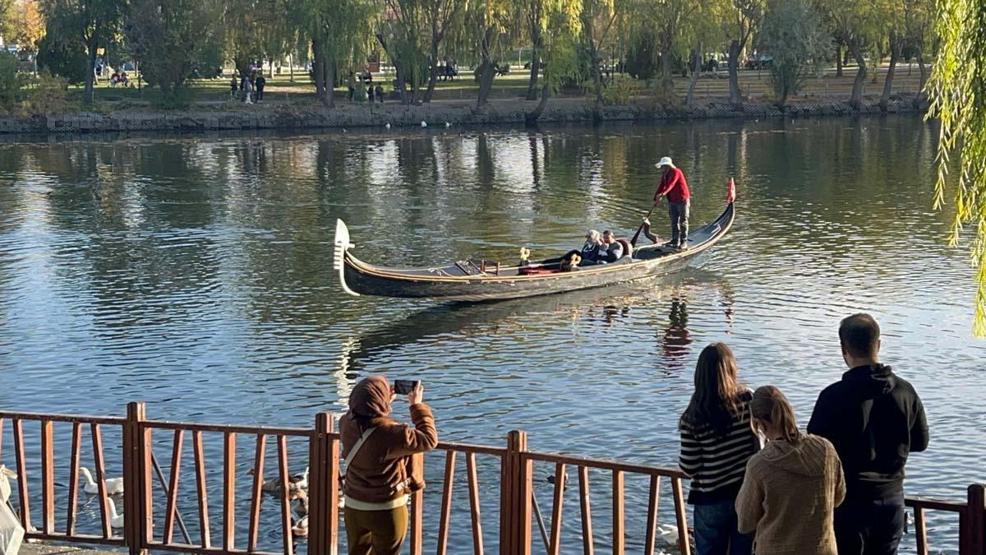 Kapadokya’da Kızılırmak Nehri’nde Gondol Keyfi Yoğun Talep Var