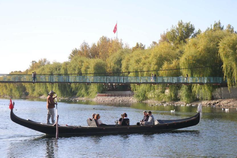 Kapadokya’da Kızılırmak Nehri’nde Gondol Keyfi Yoğun Talep Var
