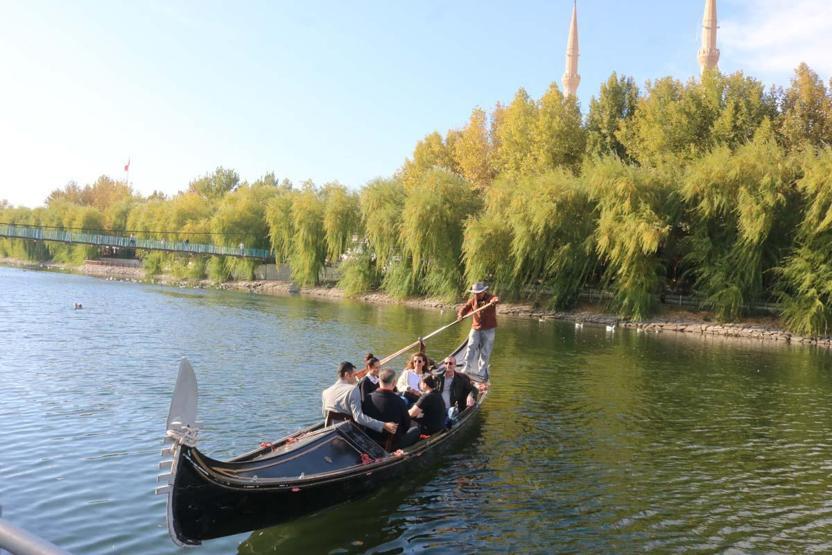 Kapadokya’da Kızılırmak Nehri’nde Gondol Keyfi Yoğun Talep Var