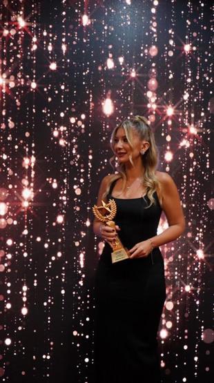 Beste Sırapınar’a “Yılın En İyi Kadın Gazetecisi” ödülü