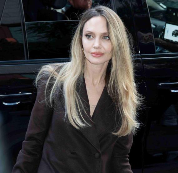 Angelina Jolie cephe bölgelerinde Ukrayna ziyareti beklenmedik bir krize dönüştü...