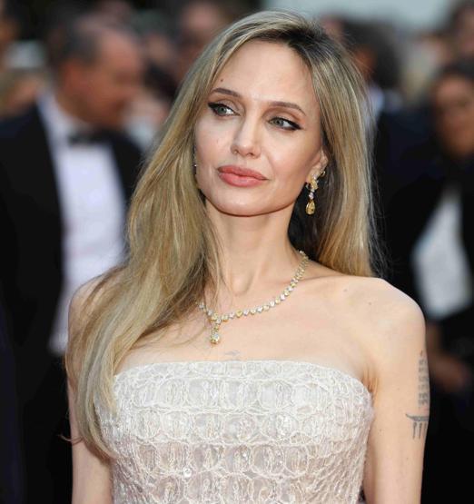 Angelina Jolie cephe bölgelerinde Ukrayna ziyareti beklenmedik bir krize dönüştü...