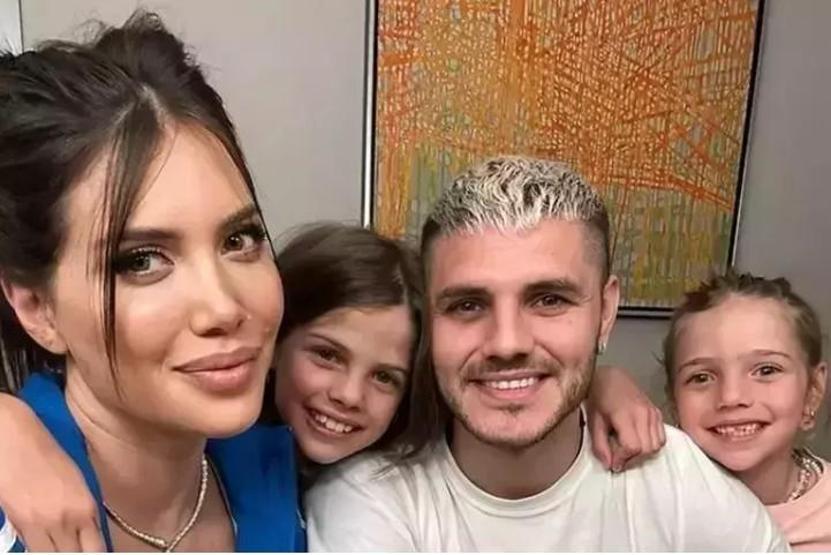 Wanda Nara’nın Yeni Aşkı Gündem Oldu “Elimi Bir An Olsun Bırakmıyor” Yorumları Sanal Medyayı Salladı